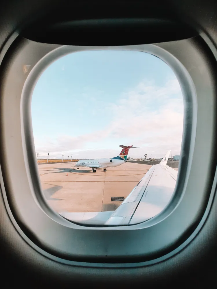 La vue d’un hublot d’avion